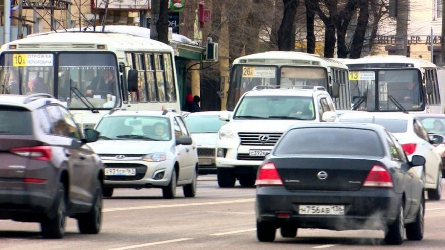 Пять популярных автобусных маршрутов в Воронеже изменят с 1 декабря