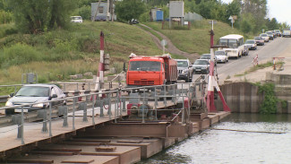 Большегрузам запретили движение по понтонным мостам в Воронежской области