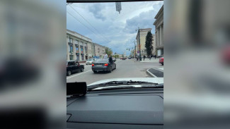 В Воронеже водителю BMW пригрозили штрафом за высунувшихся из люка и окна пассажиров