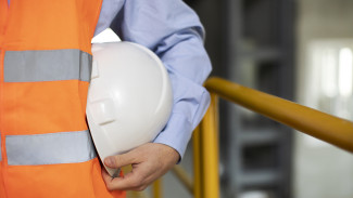 Работник воронежского магазина попал в больницу после падения с 3,5 метров