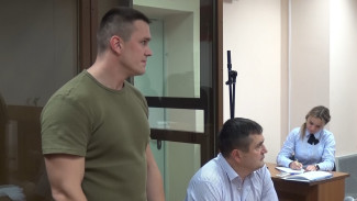 Воронежский охранник предстал перед судом из-за смерти посетителя бара