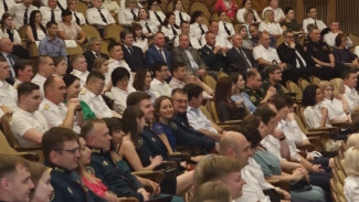 Воронежские следователи отметили профессиональный праздник в концертном зале