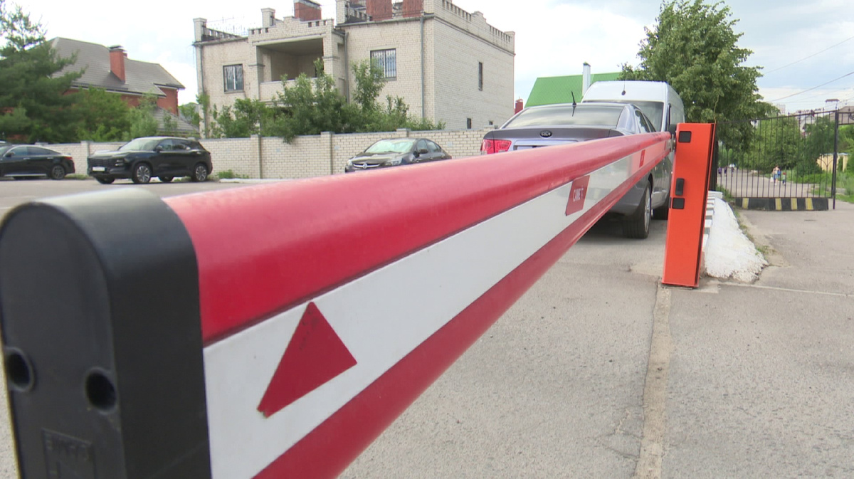 В Воронеже неизвестные захватили принадлежащую ЖК парковку | 14.06.2024 |  Воронеж - БезФормата