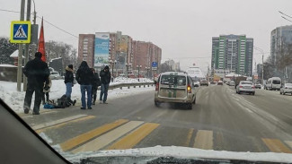 В Воронеже таксист сбил женщину на пешеходном переходе 