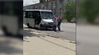 В Воронеже двое мужчин подрались на автобусной остановке