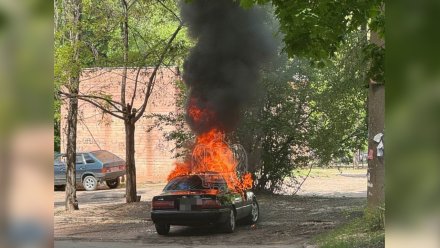 В Советском районе Воронежа сгорела Toyota Camry
