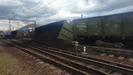 Пятерых железнодорожников уволили после схода вагонов с рельсов в Воронежской области