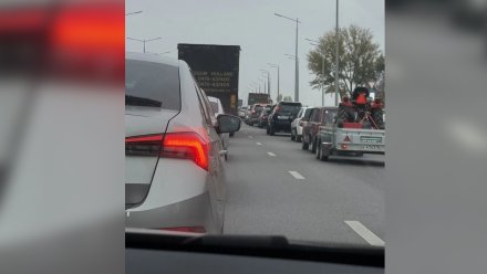 Воронежцы застряли в утренней пробке на Остужевской развязке