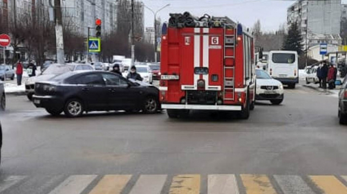 Мчащаяся на вызов пожарная машина попала в ДТП в Воронеже – Новости  Воронежа и Воронежской области – Вести Воронеж