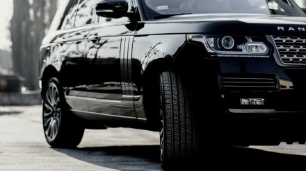 В Воронеже элитный внедорожник сбил двух пешеходов