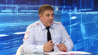 Задержанного воронежского полицейского с 22 квартирами отстранили от работы