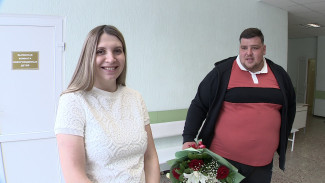 Родившую в кабинете воронежской поликлиники женщину на неделю разлучили с малышом