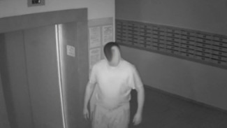 Душит и избивает соседей. Жильцы многоэтажки в Воронеже сообщили о неадекватном мужчине