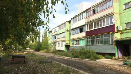 Под Воронежем жильцы многоэтажки после плохого капремонта со скандалом прогнали рабочих