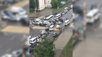 Воронежцы сообщили о выключившихся после удара молнии светофорах на перекрёстке 