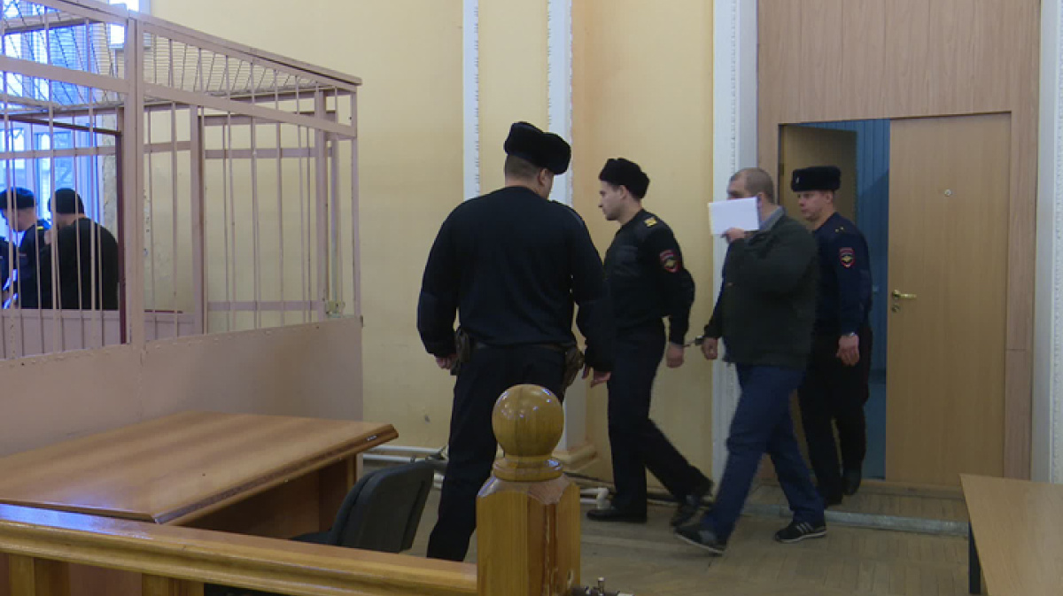 подсудимый в суде. человек в суде. убийство школьника в челябинске. заключенный под стражу. михина судья воронеж.