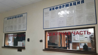 В Воронеже вымогавших деньги полицейских оставили под домашним арестом