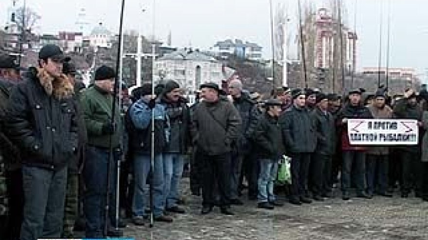 В России прошли митинги протеста против платной рыбалки