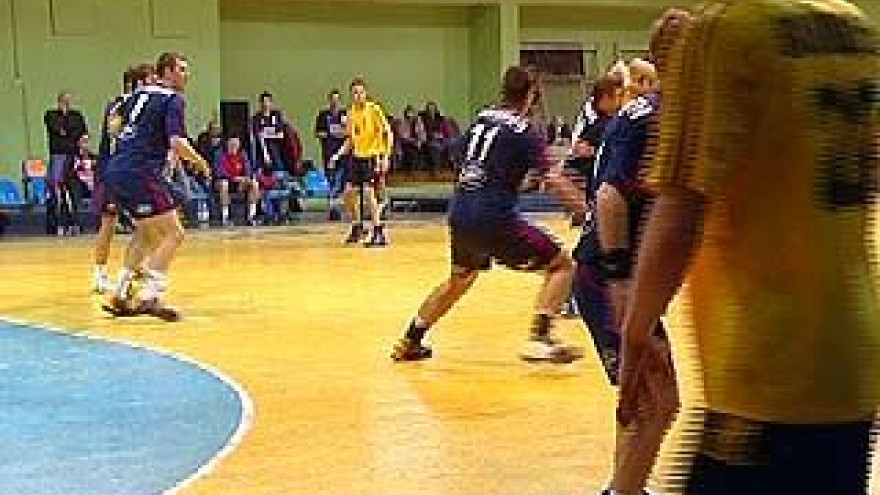 Первая победа в сезоне на счету гандбольной команды "Энергия"