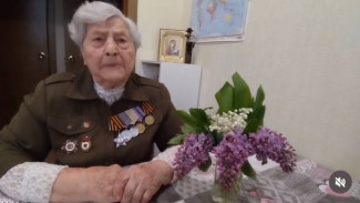 102-летняя «железная бабушка» поздравила воронежцев с Днём Победы