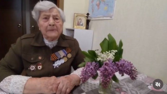 102-летняя «железная бабушка» поздравила воронежцев с Днём Победы