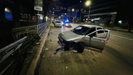 В Воронеже водитель ВАЗа погиб после столкновения с забором