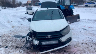 Водитель вылетел из автомобиля во время ДТП и умер под Борисоглебском