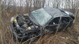 Двое детей 2 и 5 лет пострадали в ДТП с участием ВАЗа в Воронежской области