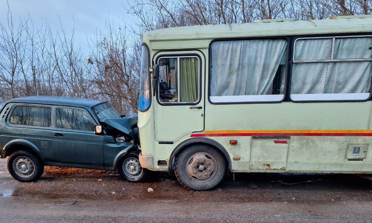 В Воронежской области в ДТП с автобусом пострадал водитель легковушки –  Новости Воронежа и Воронежской области – Вести Воронеж