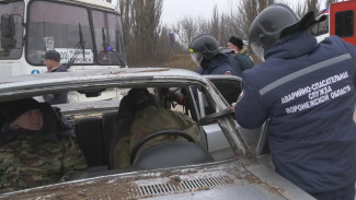 Воронежские спасатели и пожарные провели учения на трассе Курск – Саратов