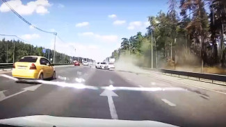 Воронежец на Mercedes устроил массовое ДТП с пострадавшим: появилось видео момента