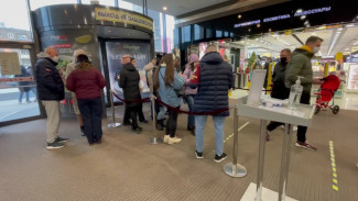 Воронежцам без QR-кодов разрешат вход в МФЦ в торговых центрах