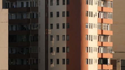 В Воронеже под окнами 12-этажки нашли труп мужчины