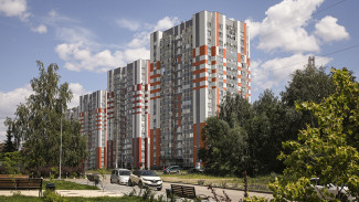 Продуманное благоустройство и детский сад на первом этаже дома
