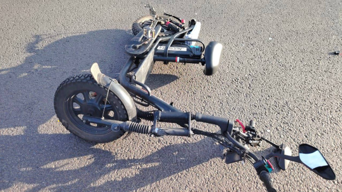 В центре Воронежа водитель Kia сбил мужчину на электроскутере