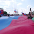 Воронежцы развернули 100-метровый триколор на Адмиралтейской площади в честь Дня России