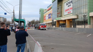 В Воронеже декоратор магазина «СИН» сломала позвоночник при падении со стремянки