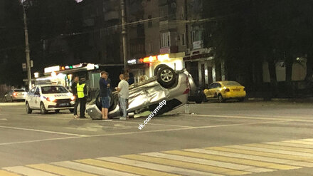 В Воронеже кроссовер опрокинулся после ДТП с Maserati