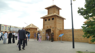 В воронежском райцентре ко дню основания построили деревянную крепость