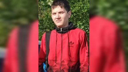 В Воронеже пропал без вести обритый наголо 19-летний парень