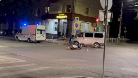 «Ехала на красный без сирены». Воронежец попросил помочь в поисках очевидцев ДТП со скорой
