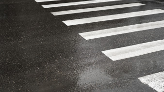 ВАЗ сбил двух женщин на улице Волгоградской в Воронеже