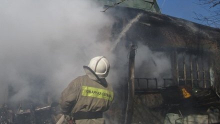 Огонь уничтожил гараж и веранду в Коминтерновском районе Воронежа