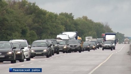 Отпускники снова застряли в многокилометровой пробке у воронежского Лосево