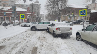 Двое краснодарцев пострадали в массовом ДТП на улице Пятницкого в Воронеже