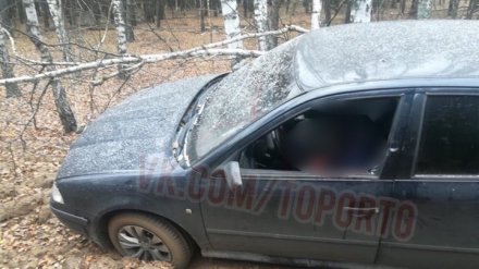 В воронежском лесу нашли обезглавленного мужчину в машине