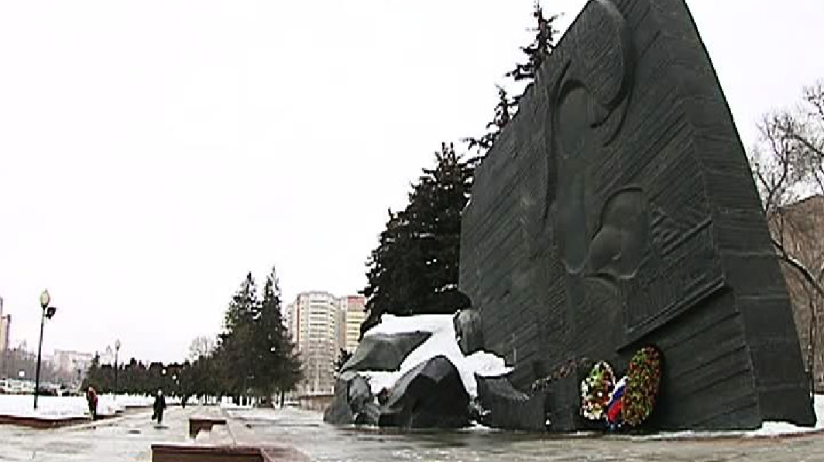 Памятник славы. Памятник славы Воронеж зимой. Памятник славы Воронеж фото. Воронеж зима 2021 памятник славы. Вечный огонь Воронеж памятник славы рисунок.