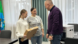 Депутат Госдумы от «Единой России» помог семьям Петропавловского и Калачеевского районов