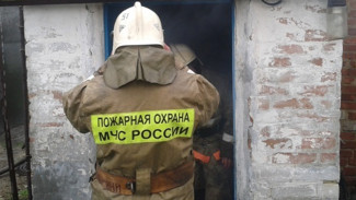 В Коминтерновском районе Воронежа загорелся гараж
