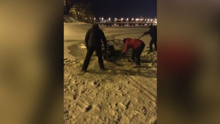 В Воронеже снегоход провалился под лёд водохранилища